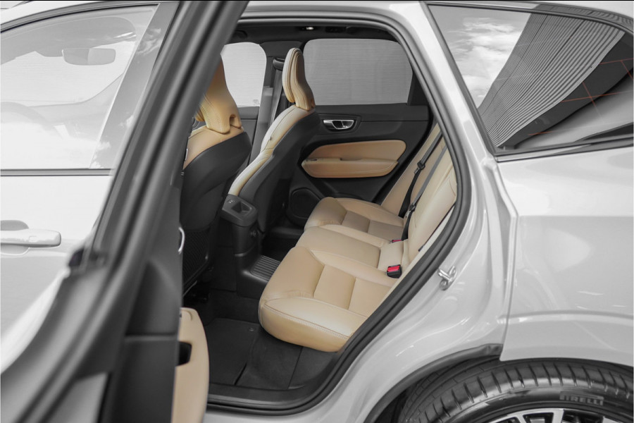 Volvo XC60 2.0 T8 Plug-in hybrid AWD Plus Dark Pano ACC Trekhaak 22"