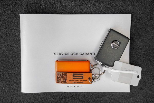 Volvo XC60 2.0 T8 Plug-in hybrid AWD Plus Dark Pano ACC Trekhaak 22"