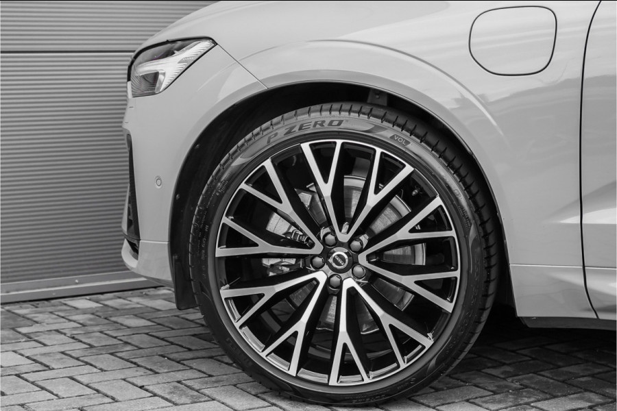 Volvo XC60 2.0 T8 Plug-in hybrid AWD Plus Dark Pano ACC Trekhaak 22"