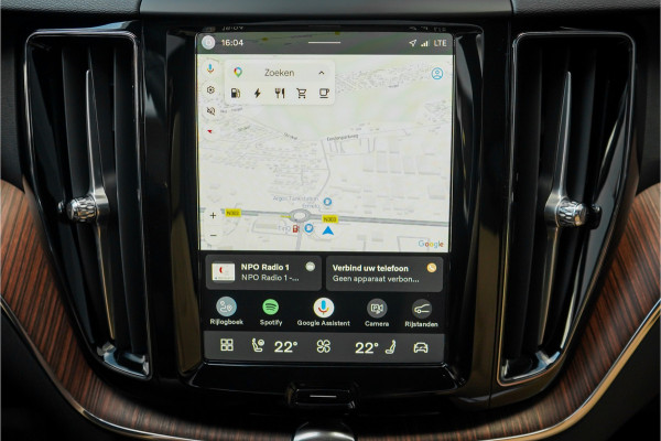 Volvo XC60 2.0 T8 Plug-in hybrid AWD Plus Dark Pano ACC Trekhaak 22"