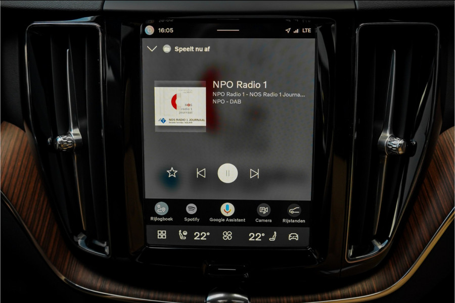 Volvo XC60 2.0 T8 Plug-in hybrid AWD Plus Dark Pano ACC Trekhaak 22"