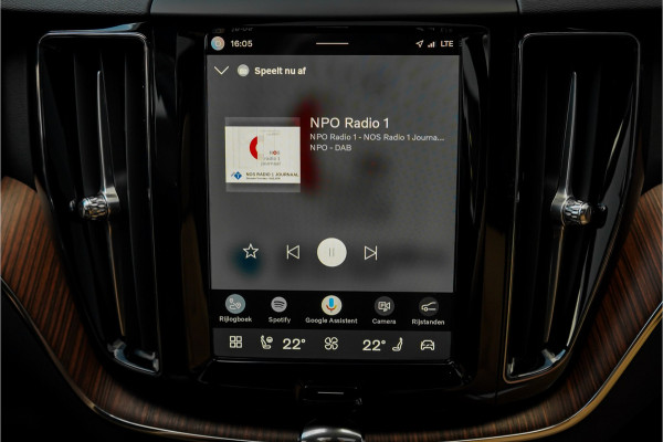 Volvo XC60 2.0 T8 Plug-in hybrid AWD Plus Dark Pano ACC Trekhaak 22"