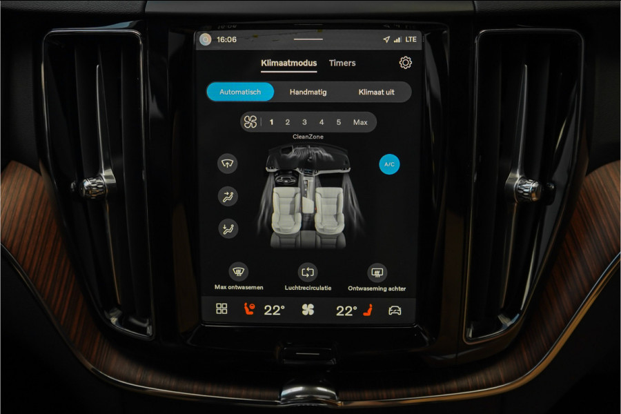Volvo XC60 2.0 T8 Plug-in hybrid AWD Plus Dark Pano ACC Trekhaak 22"