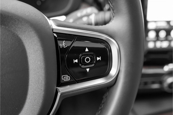 Volvo XC60 2.0 T8 Plug-in hybrid AWD Plus Dark Pano ACC Trekhaak 22"