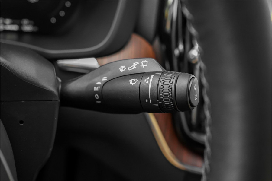 Volvo XC60 2.0 T8 Plug-in hybrid AWD Plus Dark Pano ACC Trekhaak 22"