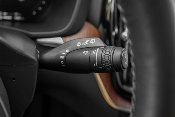 Volvo XC60 2.0 T8 Plug-in hybrid AWD Plus Dark Pano ACC Trekhaak 22"