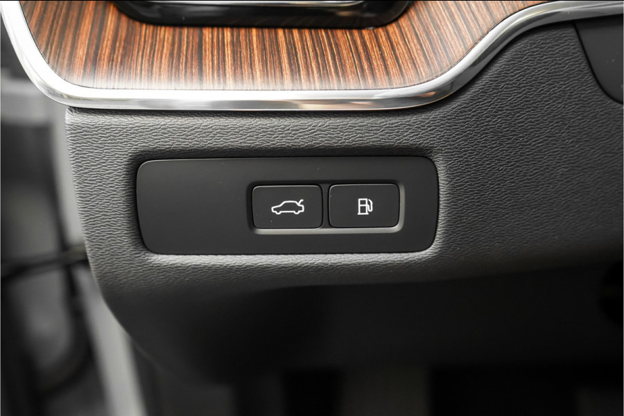 Volvo XC60 2.0 T8 Plug-in hybrid AWD Plus Dark Pano ACC Trekhaak 22"