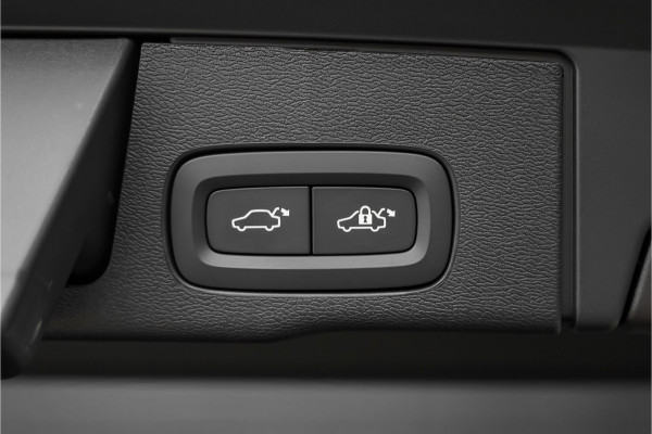 Volvo XC60 2.0 T8 Plug-in hybrid AWD Plus Dark Pano ACC Trekhaak 22"