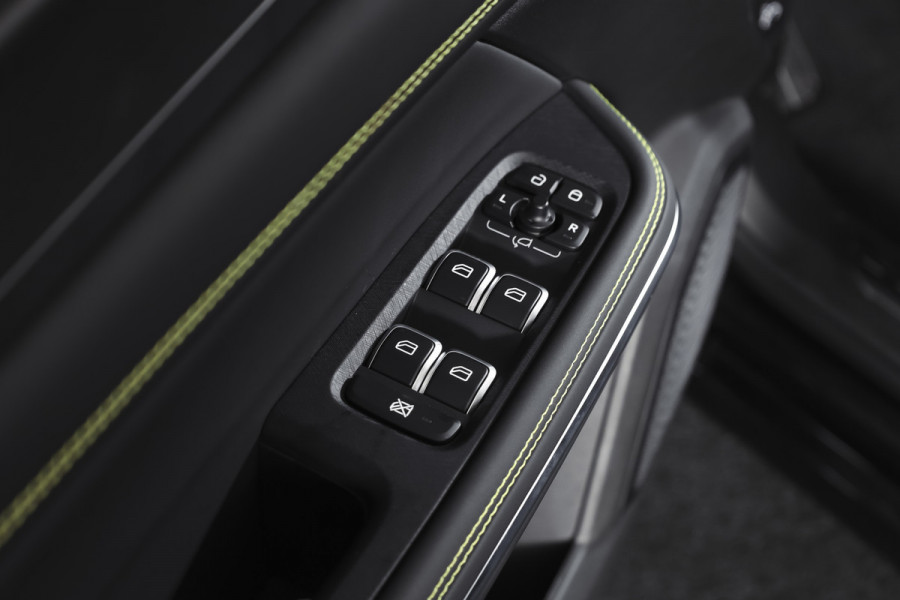 Lynk & Co 01 1.5 PHEV Core | Dig. Cockpit | Adapt. Cruise | Stoelverw. | PDC | Camera | NAV + App. Connect | ECC | DAB | LM 19" | 5763