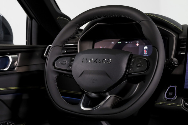 Lynk & Co 01 1.5 PHEV More | S/K-panodak | Dig. Cockpit | Stoel-+Stuurverw. | 360 Camera | Adapt. Cruise | Memory | Elek. klep | LM 20" | 2650