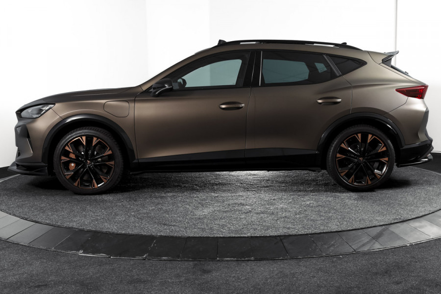 CUPRA Formentor 1.5 TSI e-Hybrid 272 PK VZ Extreme | Maxton Design | Bronze Matt | S/K-Panodak | Sennheiser | Elek. stoelen | Matrix LED | Adapt. Cruise | Stoel-+stuurverw. | Camera | NAV+App. Connect | Elek. Klep | LM 19" | 5253