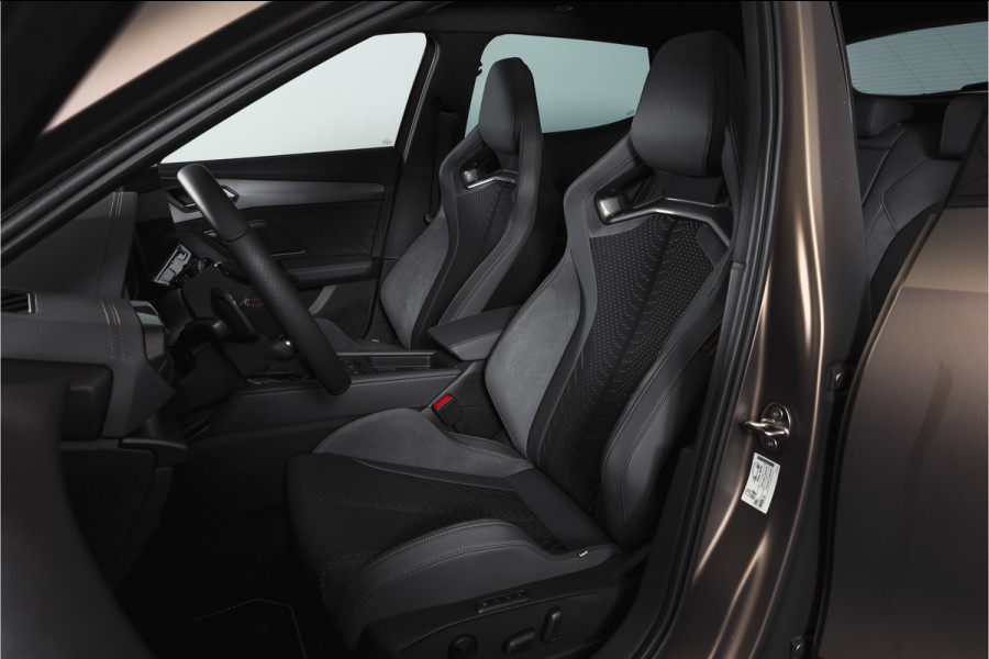 CUPRA Formentor 1.5 TSI e-Hybrid 272 PK VZ Extreme | Maxton Design | Bronze Matt | S/K-Panodak | Sennheiser | Elek. stoelen | Matrix LED | Adapt. Cruise | Stoel-+stuurverw. | Camera | NAV+App. Connect | Elek. Klep | LM 19" | 5253