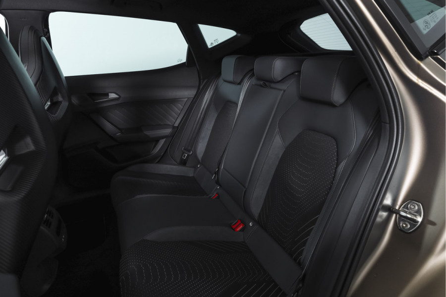 CUPRA Formentor 1.5 TSI e-Hybrid 272 PK VZ Extreme | Maxton Design | Bronze Matt | S/K-Panodak | Sennheiser | Elek. stoelen | Matrix LED | Adapt. Cruise | Stoel-+stuurverw. | Camera | NAV+App. Connect | Elek. Klep | LM 19" | 5253