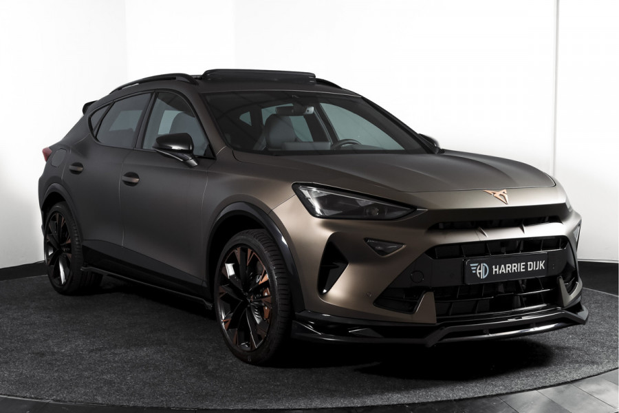 CUPRA Formentor 1.5 TSI e-Hybrid 272 PK VZ Extreme | Maxton Design | Bronze Matt | S/K-Panodak | Sennheiser | Elek. stoelen | Matrix LED | Adapt. Cruise | Stoel-+stuurverw. | Camera | NAV+App. Connect | Elek. Klep | LM 19" | 5253