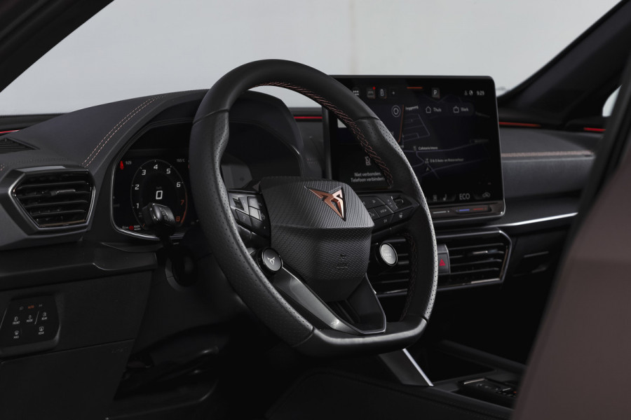 CUPRA Formentor 1.5 TSI e-Hybrid 272 PK VZ Extreme | Maxton Design | Bronze Matt | S/K-Panodak | Sennheiser | Elek. stoelen | Matrix LED | Adapt. Cruise | Stoel-+stuurverw. | Camera | NAV+App. Connect | Elek. Klep | LM 19" | 5253