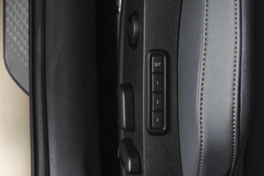 CUPRA Formentor 1.5 TSI e-Hybrid 272 PK VZ Extreme | Maxton Design | Bronze Matt | S/K-Panodak | Sennheiser | Elek. stoelen | Matrix LED | Adapt. Cruise | Stoel-+stuurverw. | Camera | NAV+App. Connect | Elek. Klep | LM 19" | 5253