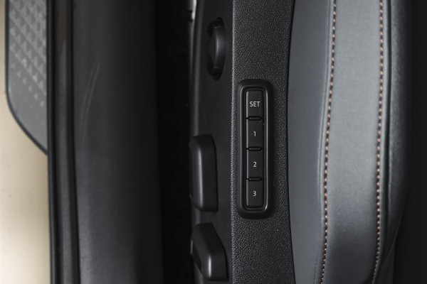 CUPRA Formentor 1.5 TSI e-Hybrid 272 PK VZ Extreme | Maxton Design | Bronze Matt | S/K-Panodak | Sennheiser | Elek. stoelen | Matrix LED | Adapt. Cruise | Stoel-+stuurverw. | Camera | NAV+App. Connect | Elek. Klep | LM 19" | 5253