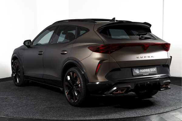 CUPRA Formentor 1.5 TSI e-Hybrid 272 PK VZ Extreme | Maxton Design | Bronze Matt | S/K-Panodak | Sennheiser | Elek. stoelen | Matrix LED | Adapt. Cruise | Stoel-+stuurverw. | Camera | NAV+App. Connect | Elek. Klep | LM 19" | 5253