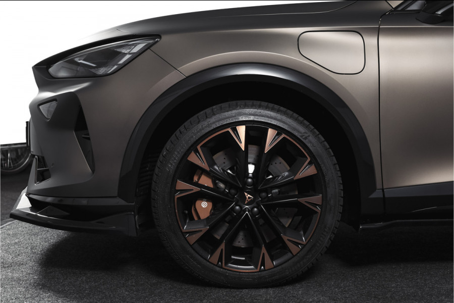 CUPRA Formentor 1.5 TSI e-Hybrid 272 PK VZ Extreme | Maxton Design | Bronze Matt | S/K-Panodak | Sennheiser | Elek. stoelen | Matrix LED | Adapt. Cruise | Stoel-+stuurverw. | Camera | NAV+App. Connect | Elek. Klep | LM 19" | 5253