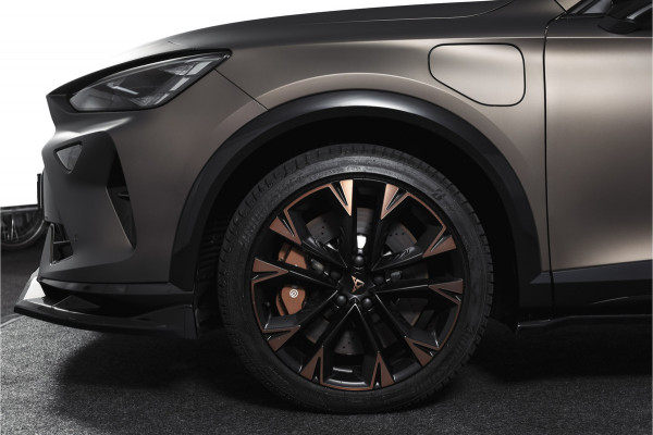 CUPRA Formentor 1.5 TSI e-Hybrid 272 PK VZ Extreme | Maxton Design | Bronze Matt | S/K-Panodak | Sennheiser | Elek. stoelen | Matrix LED | Adapt. Cruise | Stoel-+stuurverw. | Camera | NAV+App. Connect | Elek. Klep | LM 19" | 5253