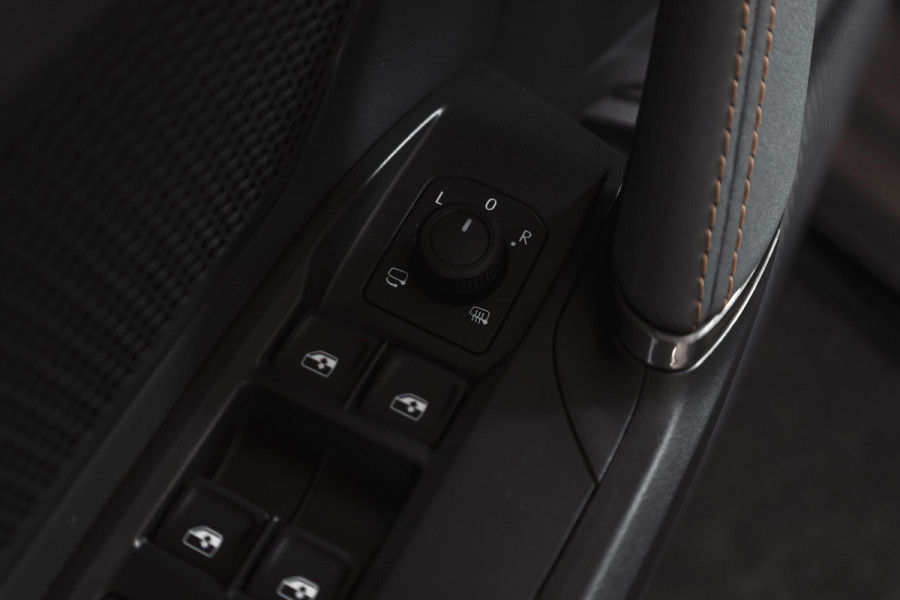 CUPRA Formentor 1.5 TSI e-Hybrid 272 PK VZ Extreme | Maxton Design | Bronze Matt | S/K-Panodak | Sennheiser | Elek. stoelen | Matrix LED | Adapt. Cruise | Stoel-+stuurverw. | Camera | NAV+App. Connect | Elek. Klep | LM 19" | 5253
