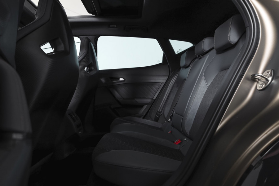 CUPRA Formentor 1.5 TSI e-Hybrid 272 PK VZ Extreme | Maxton Design | Bronze Matt | S/K-Panodak | Sennheiser | Elek. stoelen | Matrix LED | Adapt. Cruise | Stoel-+stuurverw. | Camera | NAV+App. Connect | Elek. Klep | LM 19" | 5253
