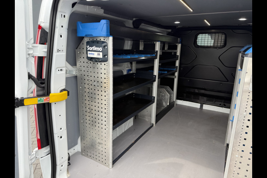 Ford Transit Custom 2.0 TDCI 130 PK / L1H1 / 2.5 TONS TREKHAAK / SORTIMO INRICHTING / AIRCO / CRUISE / 3-ZITS / LED / STOEL -EN VOORRUIT VERWARMING