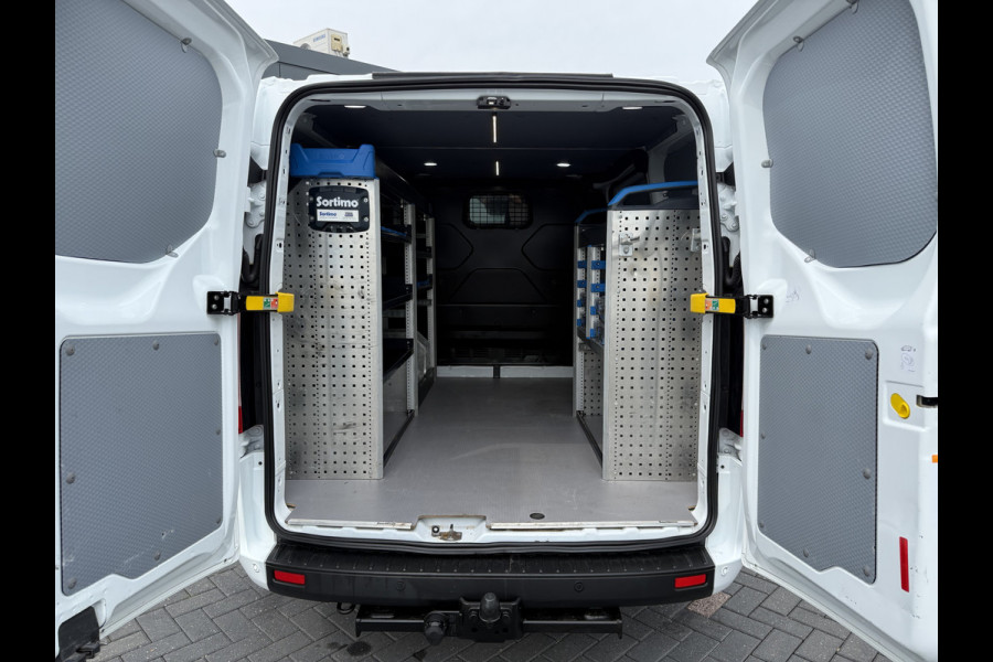 Ford Transit Custom 2.0 TDCI 130 PK / L1H1 / 2.5 TONS TREKHAAK / SORTIMO INRICHTING / AIRCO / CRUISE / 3-ZITS / LED / STOEL -EN VOORRUIT VERWARMING