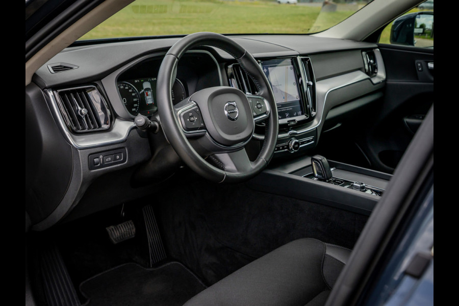 Volvo XC60 2.0 T8 Twin Engine AWD Momentum Pro | Panoramadak | Trekhaak