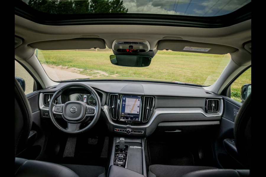 Volvo XC60 2.0 T8 Twin Engine AWD Momentum Pro | Panoramadak | Trekhaak