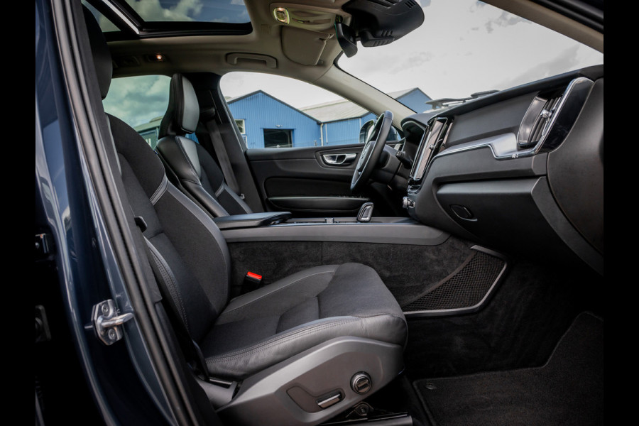 Volvo XC60 2.0 T8 Twin Engine AWD Momentum Pro | Panoramadak | Trekhaak