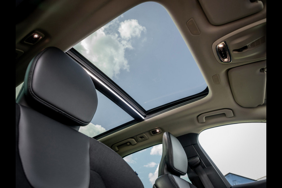 Volvo XC60 2.0 T8 Twin Engine AWD Momentum Pro | Panoramadak | Trekhaak