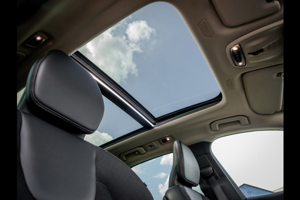 Volvo XC60 2.0 T8 Twin Engine AWD Momentum Pro | Panoramadak | Trekhaak