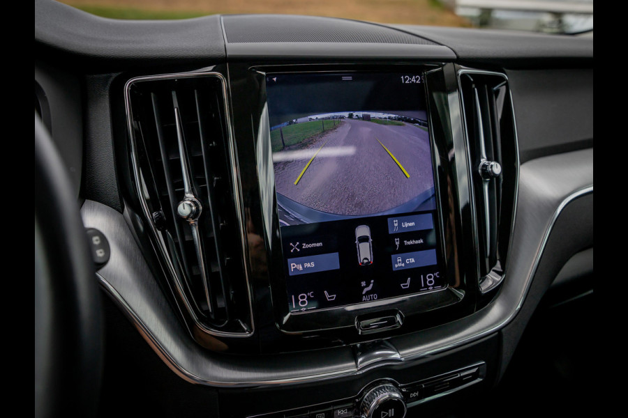 Volvo XC60 2.0 T8 Twin Engine AWD Momentum Pro | Panoramadak | Trekhaak