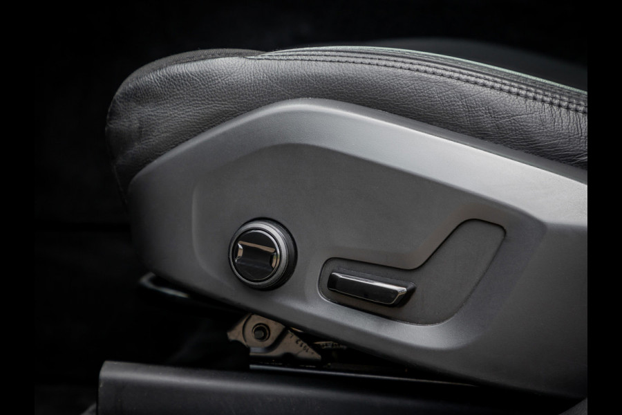 Volvo XC60 2.0 T8 Twin Engine AWD Momentum Pro | Panoramadak | Trekhaak
