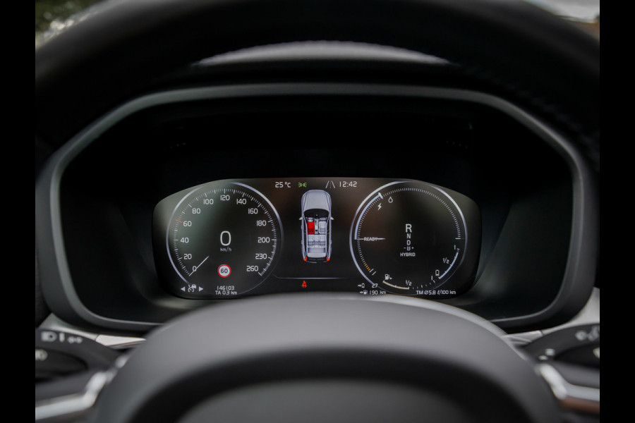 Volvo XC60 2.0 T8 Twin Engine AWD Momentum Pro | Panoramadak | Trekhaak