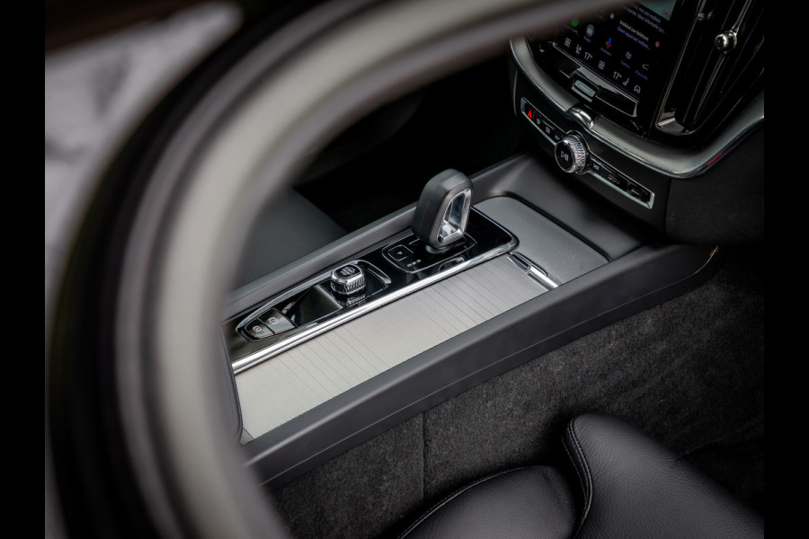 Volvo XC60 2.0 T6 Plug-in hybrid AWD Plus Bright | Panoramadak | Dealeronderhouden