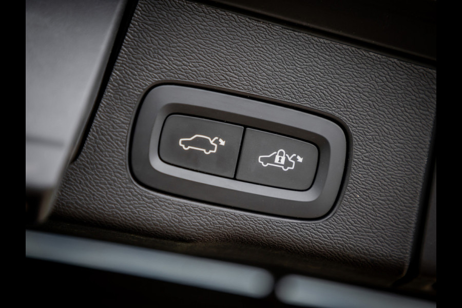 Volvo XC60 2.0 T6 Plug-in hybrid AWD Plus Bright | Panoramadak | Dealeronderhouden