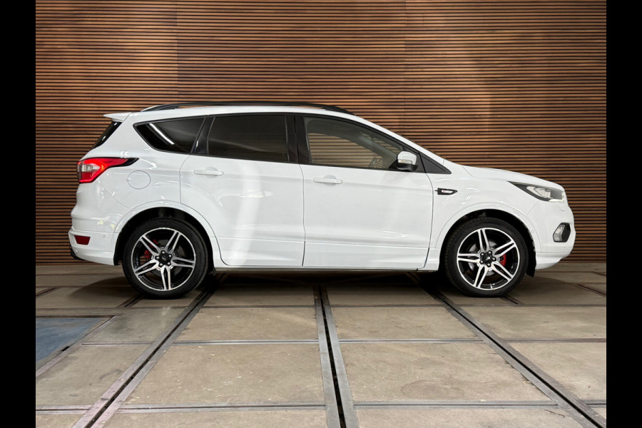 Ford Kuga 1.5 EcoBoost ST Line | 150 PK | Winterpakket | Handgeschakeld | Panoramadak | 19" | Navigatie