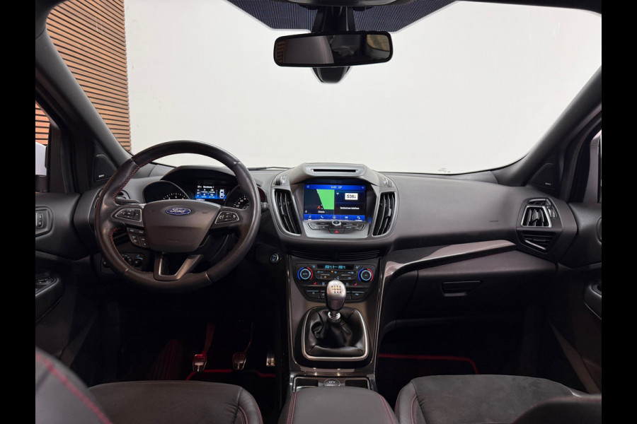 Ford Kuga 1.5 EcoBoost ST Line | 150 PK | Winterpakket | Handgeschakeld | Panoramadak | 19" | Navigatie
