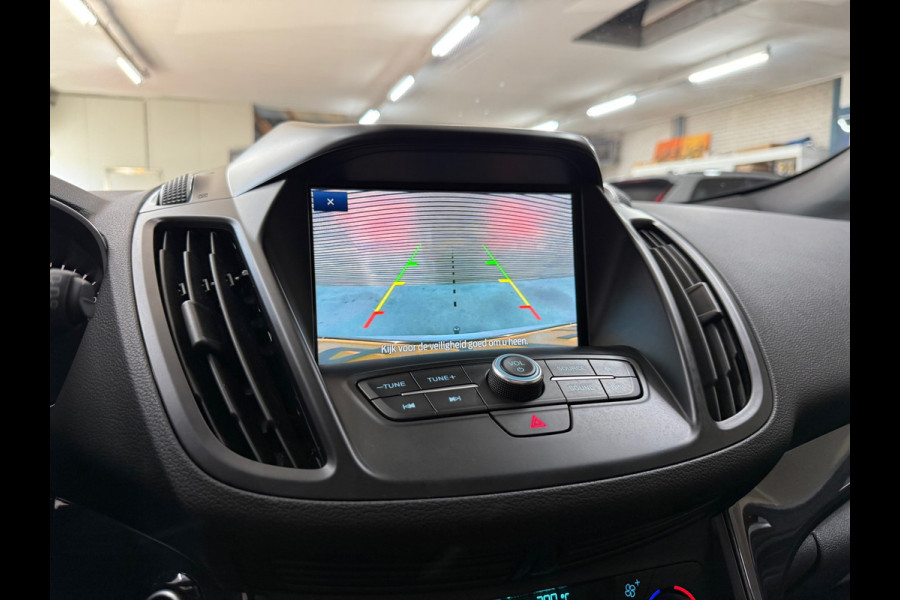 Ford Kuga 1.5 EcoBoost ST Line | 150 PK | Winterpakket | Handgeschakeld | Panoramadak | 19" | Navigatie