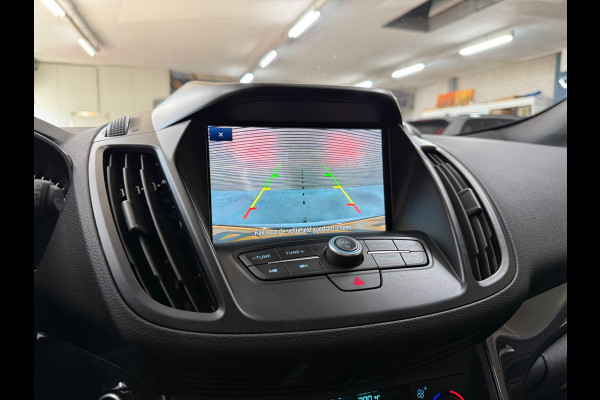 Ford Kuga 1.5 EcoBoost ST Line | 150 PK | Winterpakket | Handgeschakeld | Panoramadak | 19" | Navigatie