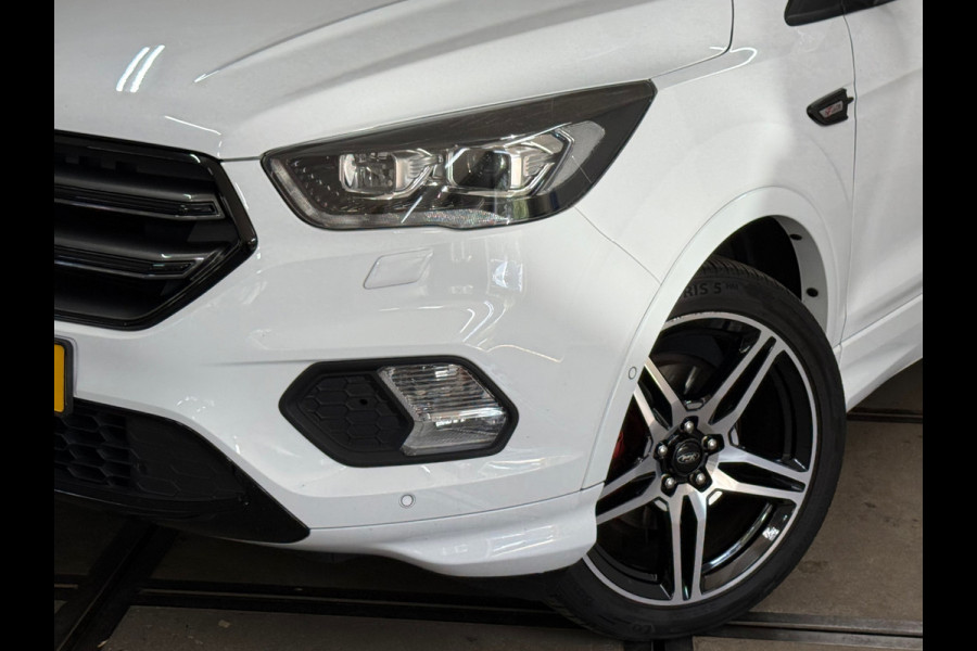 Ford Kuga 1.5 EcoBoost ST Line | 150 PK | Winterpakket | Handgeschakeld | Panoramadak | 19" | Navigatie