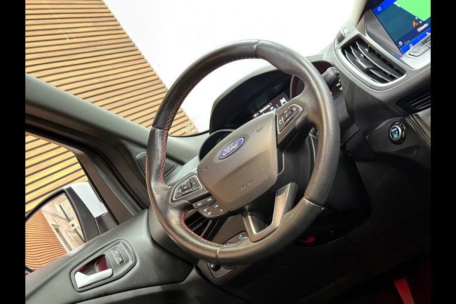 Ford Kuga 1.5 EcoBoost ST Line | 150 PK | Winterpakket | Handgeschakeld | Panoramadak | 19" | Navigatie
