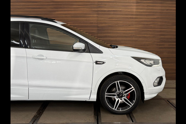 Ford Kuga 1.5 EcoBoost ST Line | 150 PK | Winterpakket | Handgeschakeld | Panoramadak | 19" | Navigatie