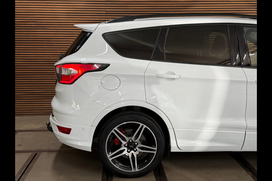 Ford Kuga 1.5 EcoBoost ST Line | 150 PK | Winterpakket | Handgeschakeld | Panoramadak | 19" | Navigatie
