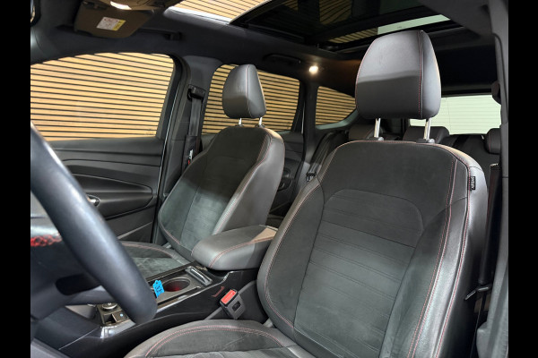 Ford Kuga 1.5 EcoBoost ST Line | 150 PK | Winterpakket | Handgeschakeld | Panoramadak | 19" | Navigatie
