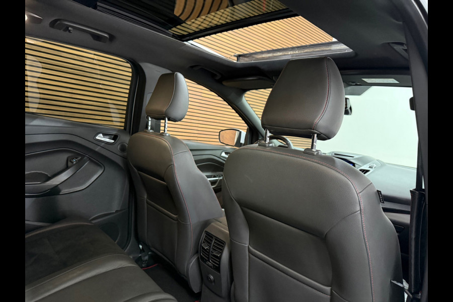 Ford Kuga 1.5 EcoBoost ST Line | 150 PK | Winterpakket | Handgeschakeld | Panoramadak | 19" | Navigatie