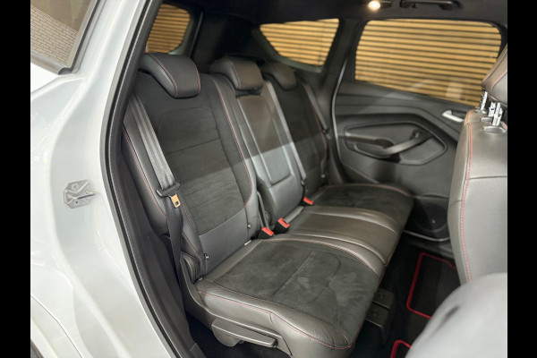 Ford Kuga 1.5 EcoBoost ST Line | 150 PK | Winterpakket | Handgeschakeld | Panoramadak | 19" | Navigatie