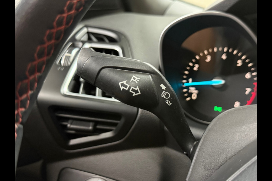 Ford Kuga 1.5 EcoBoost ST Line | 150 PK | Winterpakket | Handgeschakeld | Panoramadak | 19" | Navigatie